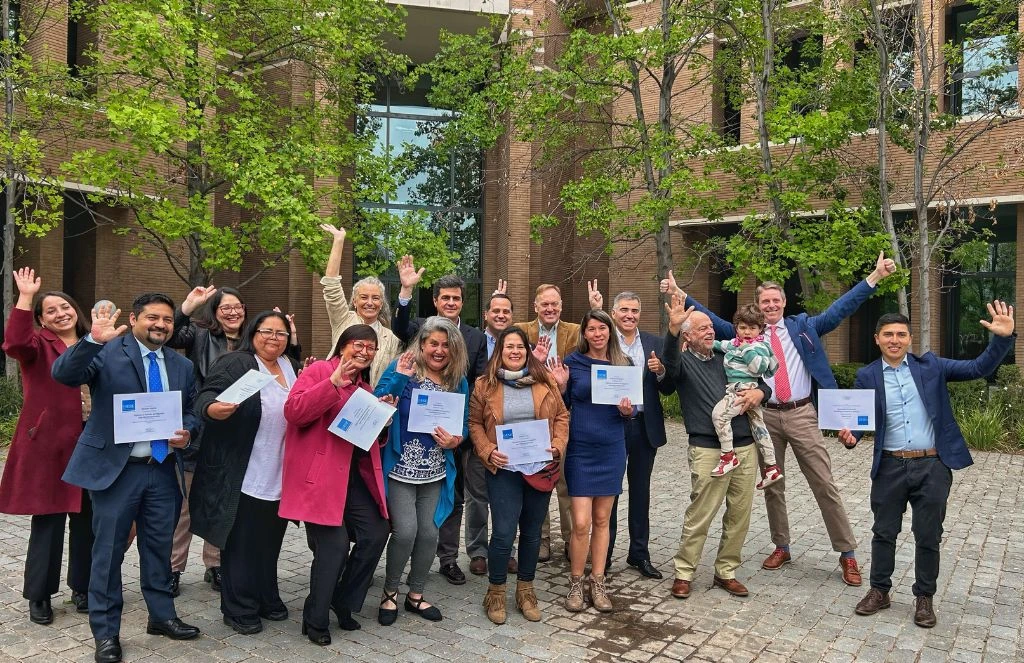 Emprendedores de Fundación Banigualdad se gradúan del programa “Diploma en Gestión de Negocios” de la Universidad de los Andes