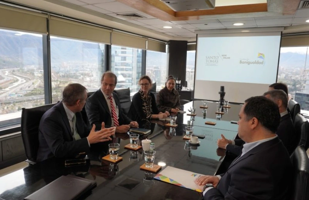 Santo Tomás y Fundación Banigualdad presentan alianza